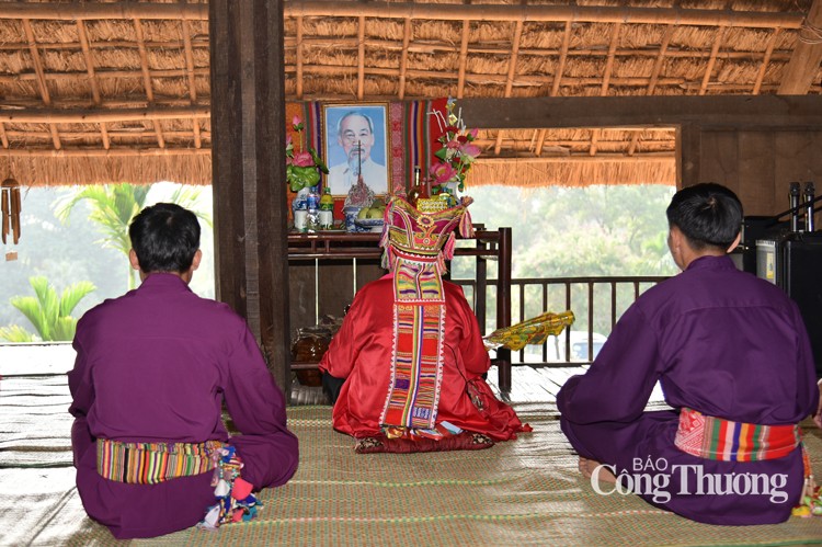 Lễ hội Pồôn Pôông là “hồn cốt” của người Mường Lễ hội Pồôn Pôông là “hồn cốt” của người Mường