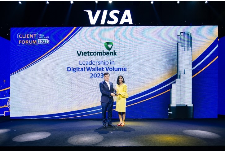 Vietcombank được Visa vinh danh 12 hạng mục giải thưởng quan trọng trong hoạt động thẻ năm 2023