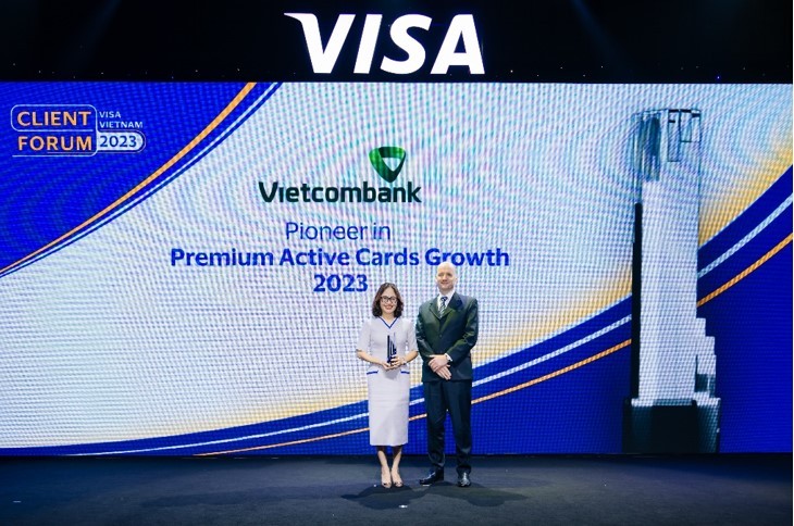 Vietcombank được Visa vinh danh 12 hạng mục giải thưởng quan trọng trong hoạt động thẻ năm 2023