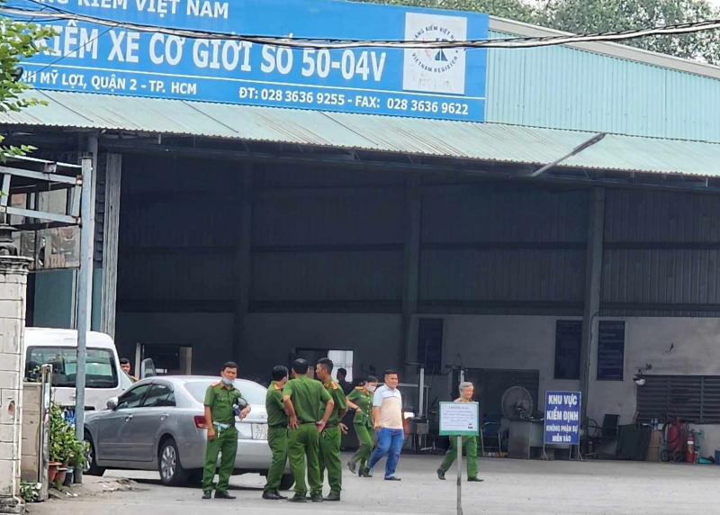 TP. Hồ Chí Minh: Bắt Giám đốc, Phó giám đốc Trung tâm đăng kiểm 50-04V