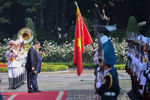 Chùm ảnh: Thủ tướng Phạm Minh Chính chủ trì lễ đón, hội đàm với Thủ tướng Belarus