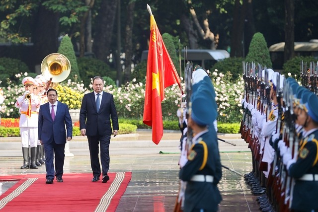 Chùm ảnh: Thủ tướng Phạm Minh Chính chủ trì lễ đón, hội đàm với Thủ tướng Belarus