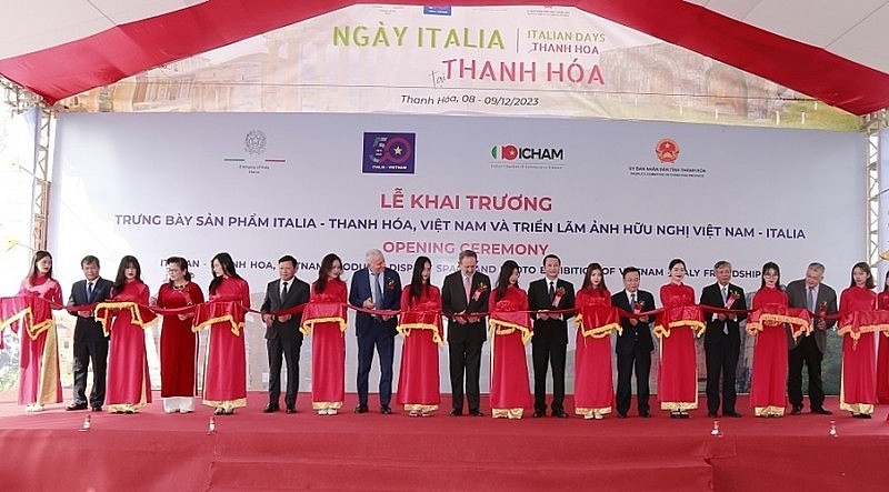 Trưng bày các sản phẩm tiêu biểu Italia và tỉnh Thanh Hóa
