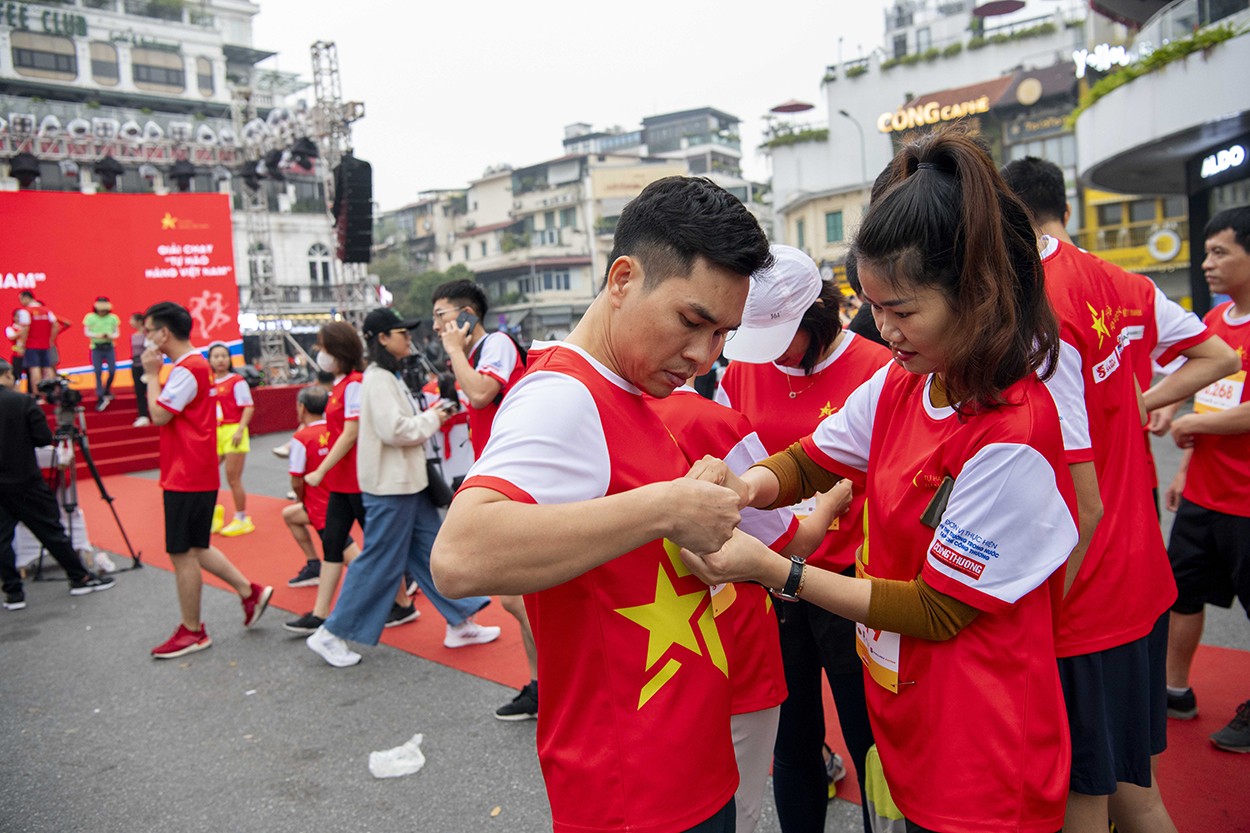 Hơn 1.000 người tham gia giải chạy “Tự hào hàng Việt Nam”