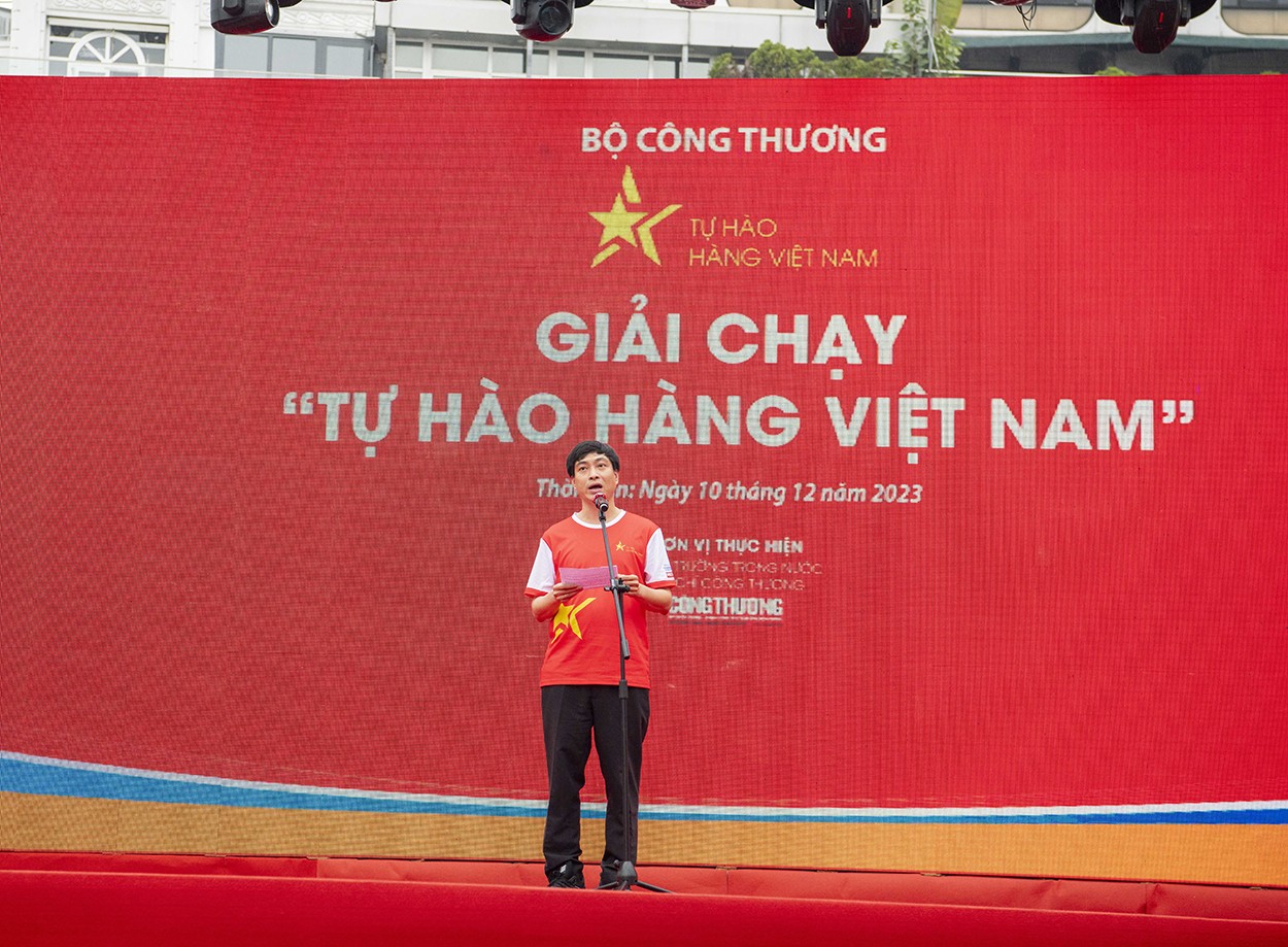 Hơn 1.000 người tham gia giải chạy “Tự hào hàng Việt Nam”