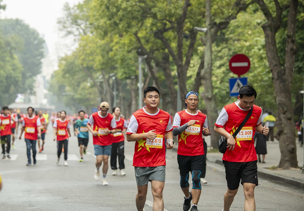 Hơn 1.000 người tham gia giải chạy “Tự hào hàng Việt Nam”