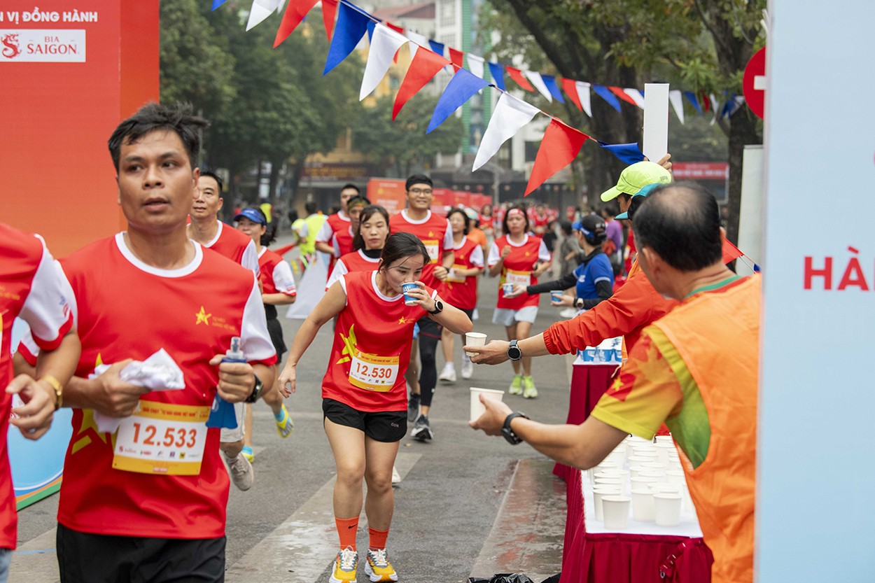 Hơn 1.000 người tham gia giải chạy “Tự hào hàng Việt Nam”