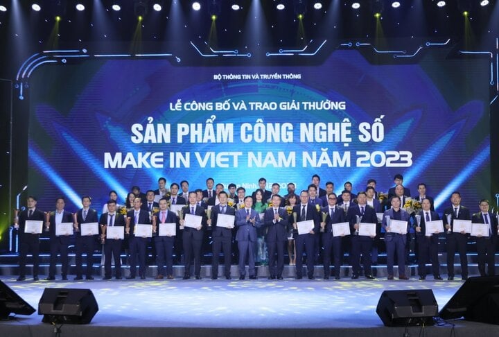 Các doanh nghiệp nhận giải thưởng công nghệ số năm 2023. (Ảnh: Đức Huy)