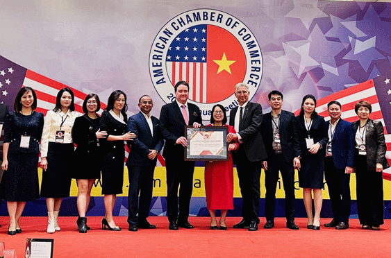 bidv metlife nhan giai thuong amcham csr awards 2023 voi cac no luc vi cong dong