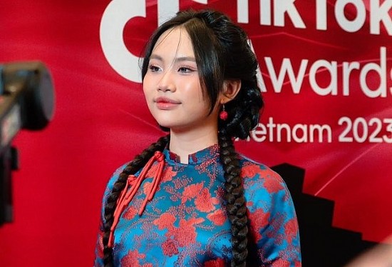 phuong my chi chiu cu danh manh vao tam ly khi bi gan ghep clip nhay cam