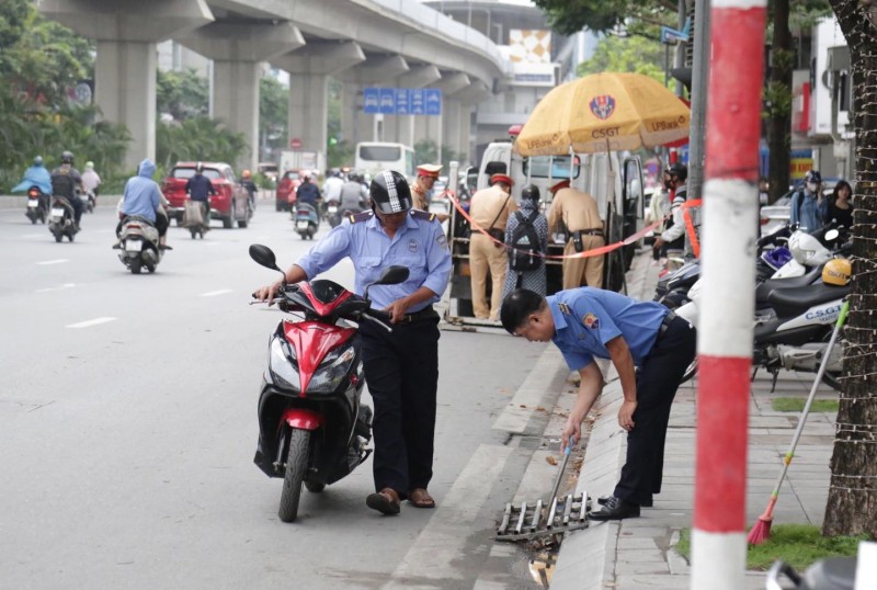 Sử dụng rượu bia, dắt xe máy qua chốt kiểm tra nồng độ cồn có bị phạt không?