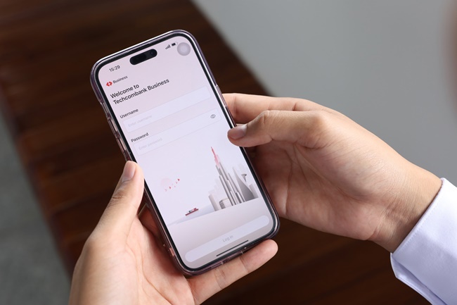 C&aacute;c t&iacute;nh năng ra mắt tr&ecirc;n Techcombank Business đ&aacute;p ứng nhu cầu thanh to&aacute;n quốc tế đa dạng. Ảnh: TCB.