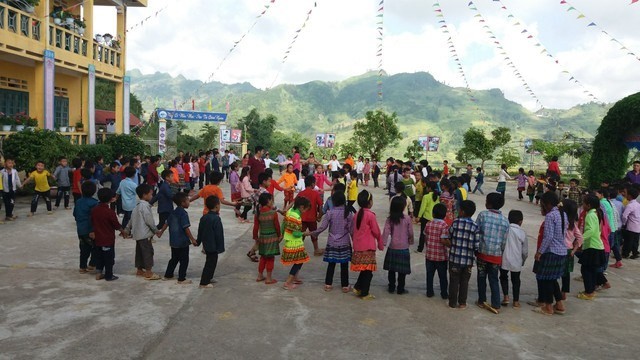 Vụ bữa ăn bán trú 11 học sinh ăn 2 gói mì tôm chan cơm: Tạm đình chỉ Hiệu trưởng. Ảnh: Báo Lao động