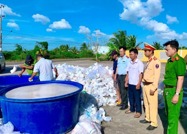 Bạc Liêu: Tiêu hủy hơn 2,7 triệu con tôm giống không có giấy chứng nhận kiểm dịch