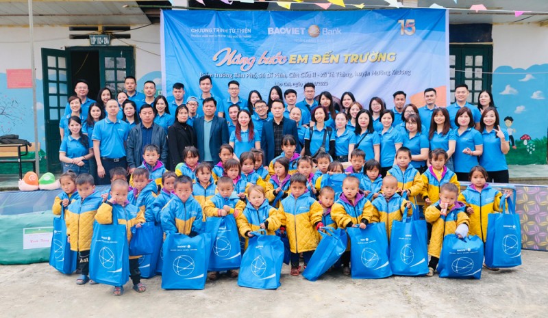 BAOVIET Bank tài trợ gần 300 triệu đồng cho học sinh nghèo vùng cao