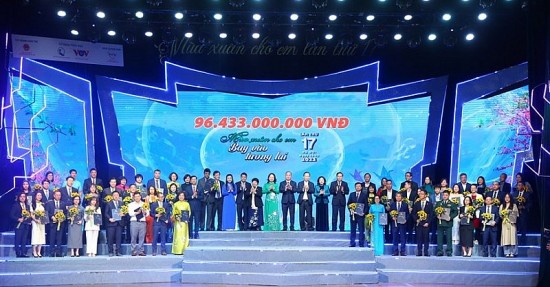 tap doan xang dau viet nam ung ho 2 ty dong tai chuong trinh mua xuan cho em