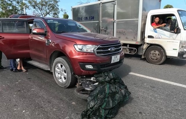 Bà Rịa - Vũng Tàu: Vận chuyển thuốc lá lậu,  tông kéo lê xe của công an khi bị phát hiện