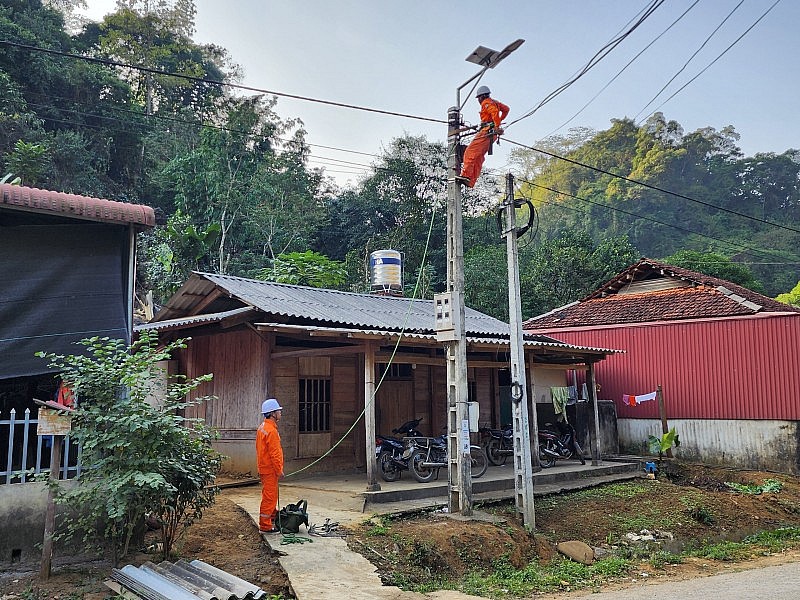 Khánh thành, bàn giao công trình “Thắp sáng đường quê” tại xã Suối Bàng, huyện Vân Hồ