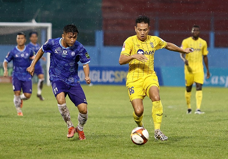 Lịch thi đấu trực tiếp vòng 8 V-League 2023/2024 ngày 26/12: Khánh Hòa-Sông Lam Nghệ An, CAHN-Bình Dương, TP.HCM-Hà Tĩnh