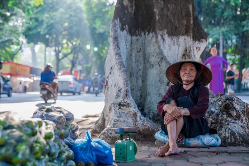 Có nên thu phí sử dụng vỉa hè ?