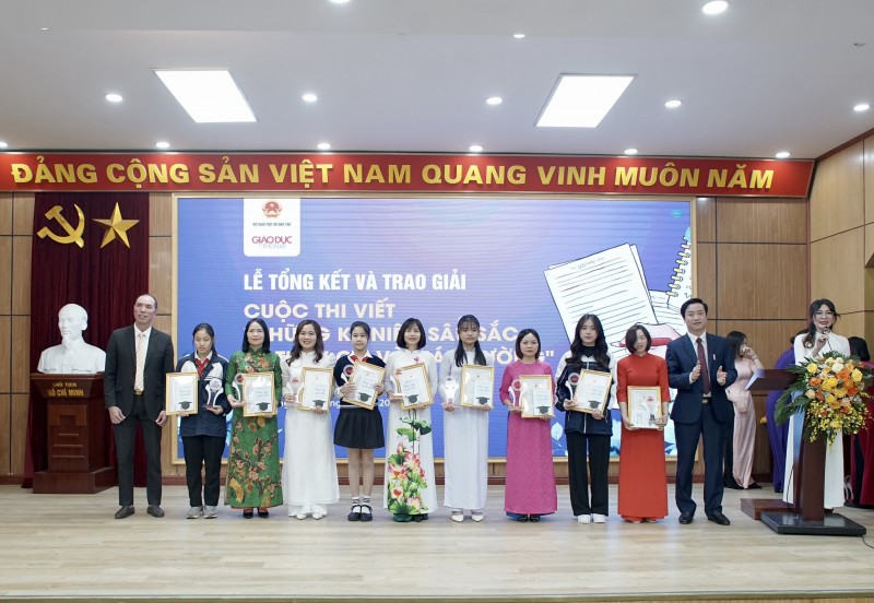 Trao giải cuộc thi viết 