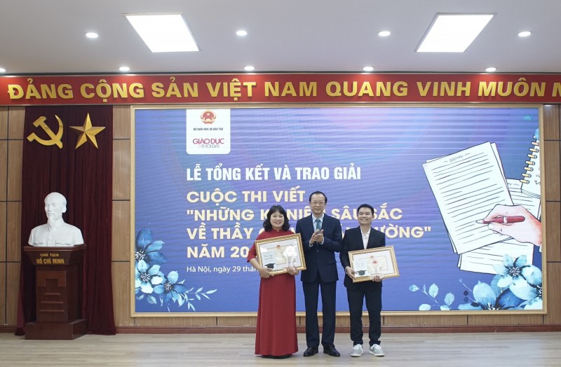 Trao giải cuộc thi viết 