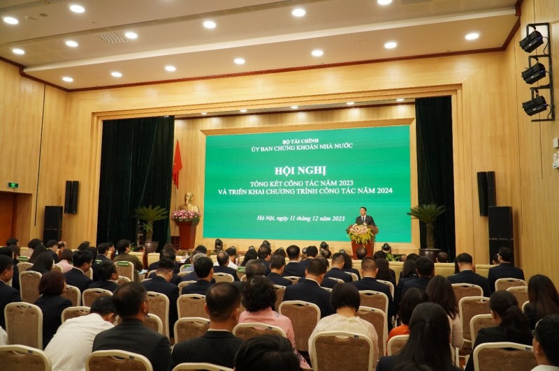 Thị trường chứng khoán năm 2024: Kỳ vọng tích cực nhờ sự hồi phục kinh tế