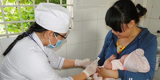 bo y te can khan truong mua vaccine tiem chung mo rong