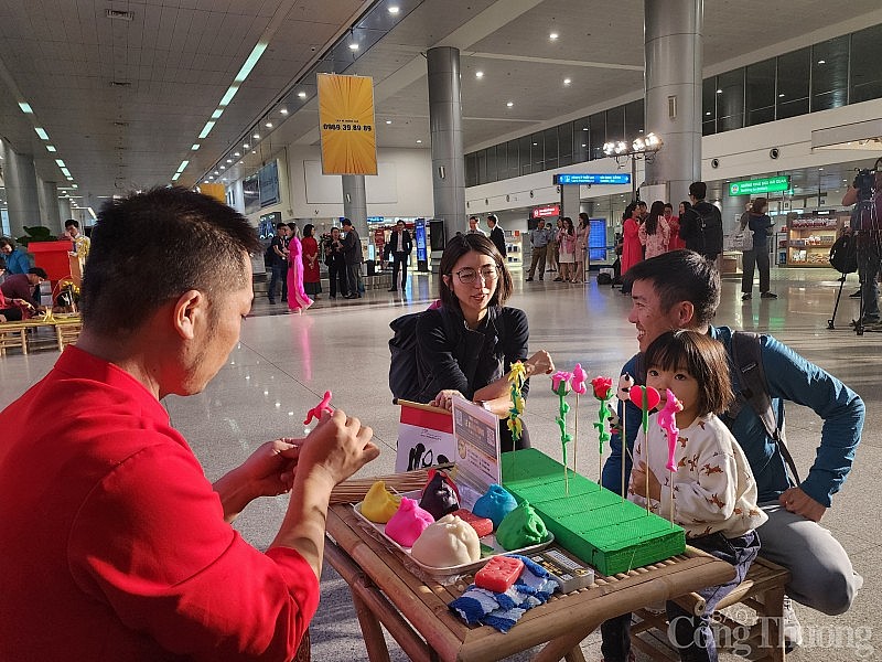 Du khách quốc tế ấn tượng trong ngày đầu năm “xông đất” TP. Hồ Chí Minh