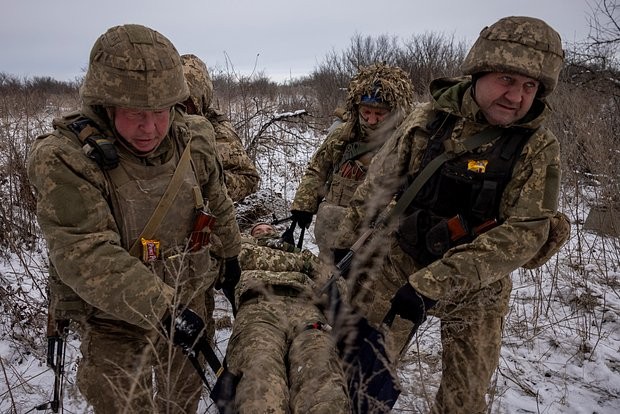 Chiến sự Nga-Ukraine hôm nay ngày 1/1/2024: Ukraine tấn công Donetsk trong năm mới; Mặt trận phía Đông đang tan vỡ