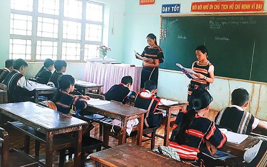 de xuat giao bo gddt phat hanh in an sach giao khoa tieng dan toc thieu so