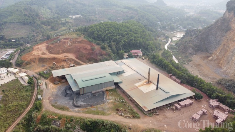 Hòa Bình: “Mục sở thị” nhà máy gạch có giám đốc bị bắt vì khai đất trái phép Hòa Bình: “Mục sở thị” nhà máy gạch có giám đốc bị bắt vì khai đất trái phép