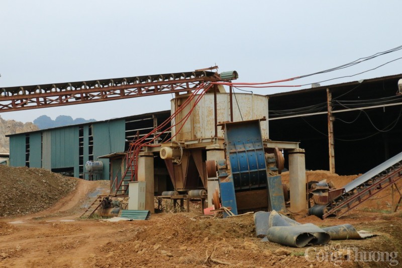 Hòa Bình: “Mục sở thị” nhà máy gạch có giám đốc bị bắt vì khai đất trái phép Hòa Bình: “Mục sở thị” nhà máy gạch có giám đốc bị bắt vì khai đất trái phép