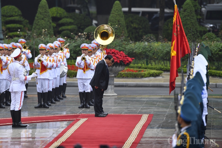 Chùm ảnh: Thủ tướng Phạm Minh Chính chủ trì lễ đón, hội đàm với Thủ tướng Lào