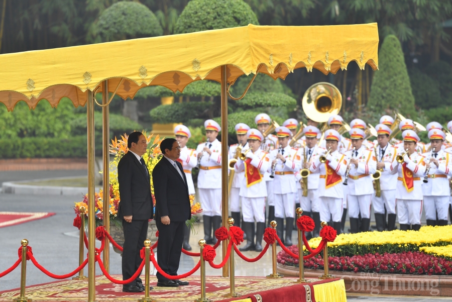 Chùm ảnh: Thủ tướng Phạm Minh Chính chủ trì lễ đón, hội đàm với Thủ tướng Lào