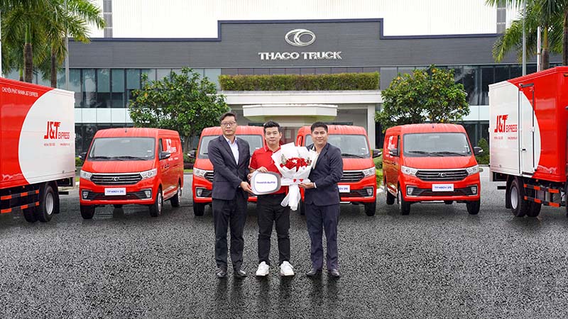 Lễ bàn giao được tổ chức tại nhà máy Tải THACO. Ảnh: Thaco Auto