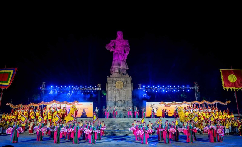 Thừa Thiên Huế: Tái hiện lễ đăng quang Hoàng đế Nguyễn Huệ lên ngôi Thừa Thiên Huế: Tái hiện lễ đăng quang Hoàng đế Nguyễn Huệ lên ngôi