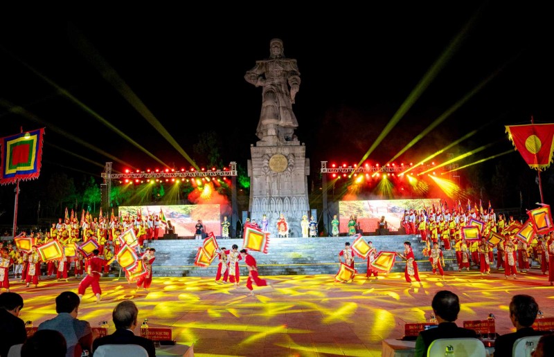 Thừa Thiên Huế: Tái hiện lễ đăng quang Hoàng đế Nguyễn Huệ lên ngôi Thừa Thiên Huế: Tái hiện lễ đăng quang Hoàng đế Nguyễn Huệ lên ngôi