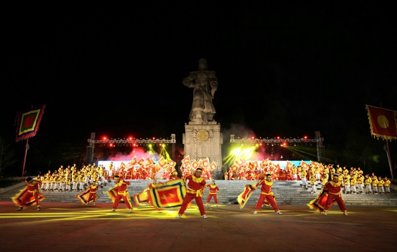 Thừa Thiên Huế: Tái hiện lễ đăng quang Hoàng đế Nguyễn Huệ lên ngôi Thừa Thiên Huế: Tái hiện lễ đăng quang Hoàng đế Nguyễn Huệ lên ngôi