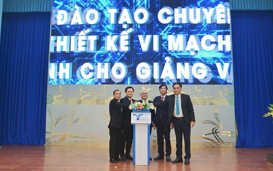 binh duong dao tao nguon nhan luc vi mach ban dan nham thu hut da u tu cong nghe cao