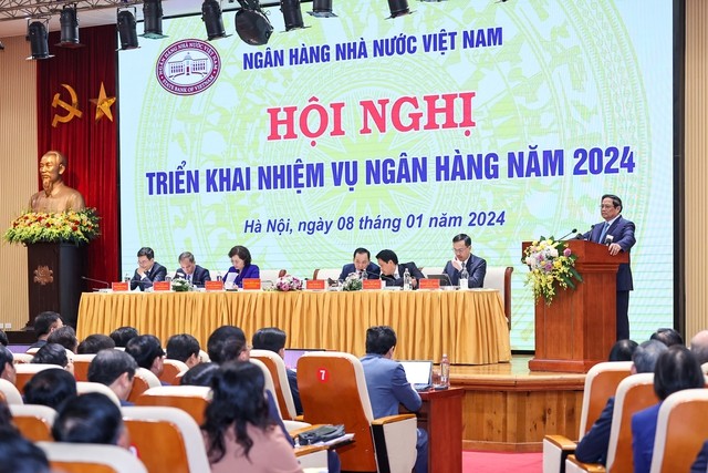 Thủ tướng: Không để người dân, doanh nghiệp thiếu vốn khi cần sự hỗ trợ của hệ thống ngân hàng