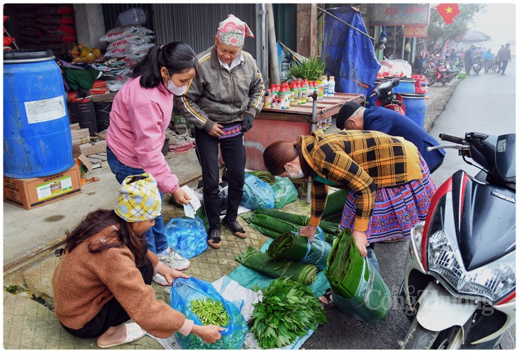 Theo chân đồng bào Mông xuống chợ phiên Pà Cò ngày giáp Tết