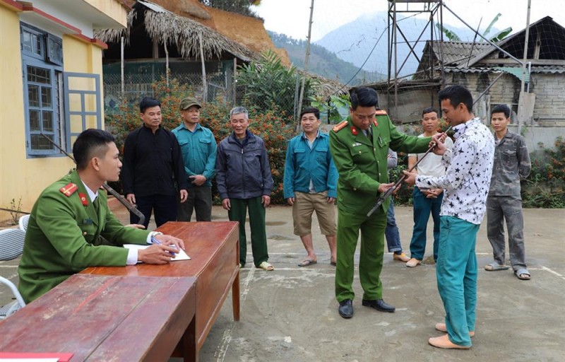 Yên Bái: Công an Lục Yên thu hồi nhiều súng tự chế và vũ khí thô sơ