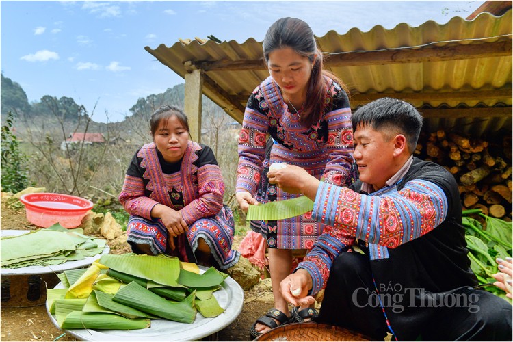 Trải nghiệm ngày Tết cổ truyền dân tộc Mông tại Hang Kia, Pà Cò Trải nghiệm ngày Tết cổ truyền dân tộc Mông tại Hang Kia, Pà Cò