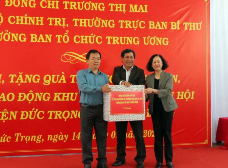 Mang yêu thương đến với tất cả đoàn viên, người lao động