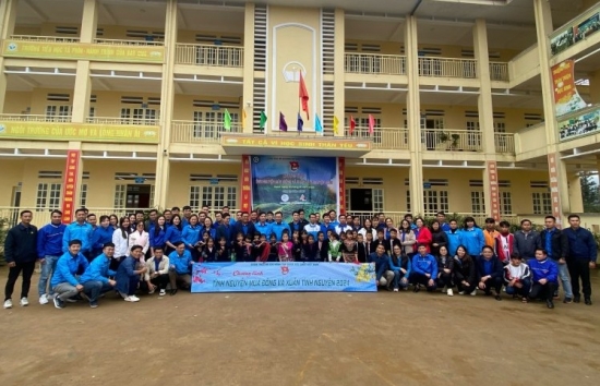xuan tinh nguyen 2024 mang xuan am len voi vung cao