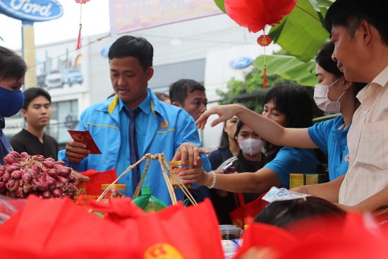 Khánh Hòa: 10 gian hàng 0 đồng cho người lao động khó khăn