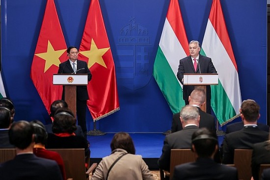 thu tuong hungary viet nam dang phat trien vuot troi va se co vi tri hang dau chau a
