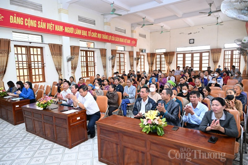 Báo Công Thương đồng hành Quỹ Thiện tâm trao quà Tết cho các gia đình khó khăn tại Thái Bình