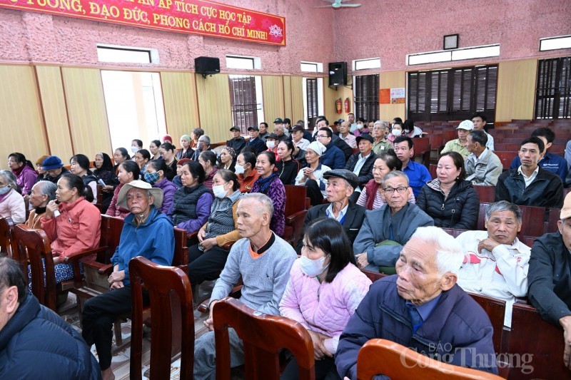 Báo Công Thương đồng hành Quỹ Thiện tâm trao quà Tết cho các gia đình khó khăn tại Thái Bình